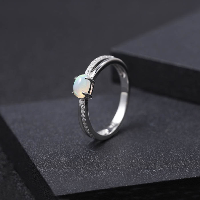 Solitär Ring mit Edelstein
