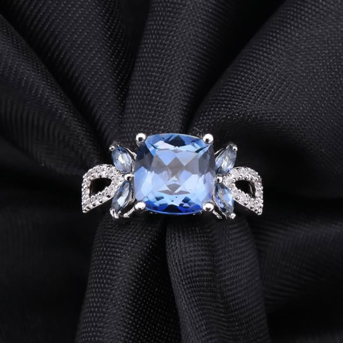 Quadratischer Blauer Kristall Ring