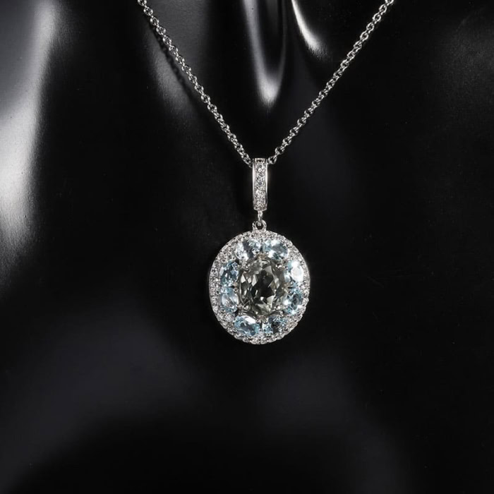 Extravagante Anhänger Kette mit Steine