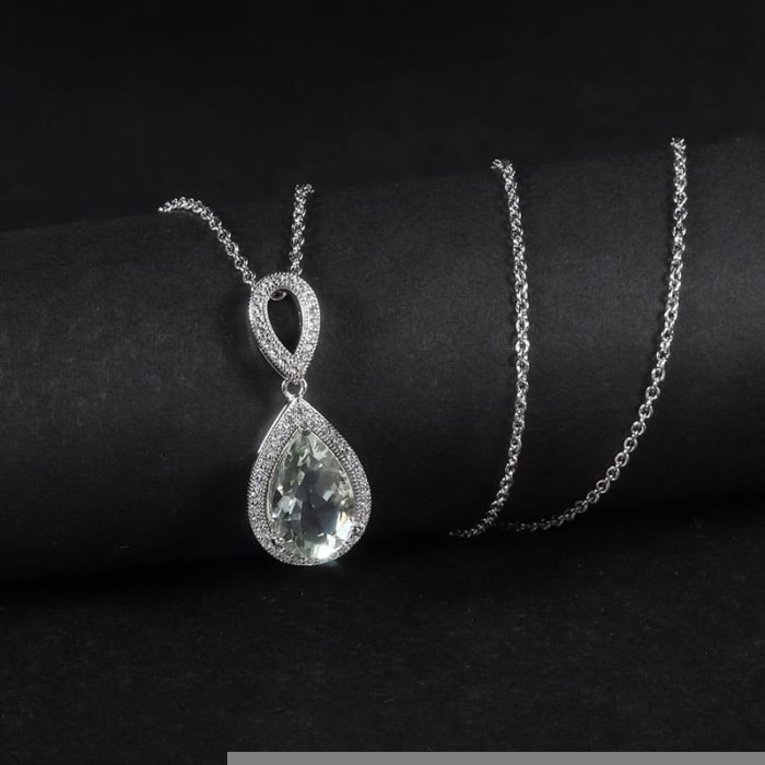 Kette mit Anhänger Aus Naturstein
