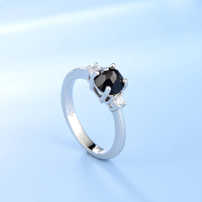 Verlobungsring mit Schwarz Granat