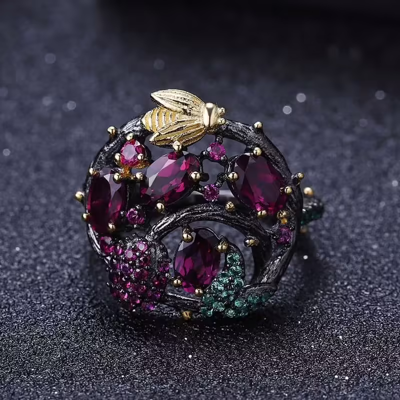 Ring Damen mit Granat Stein
