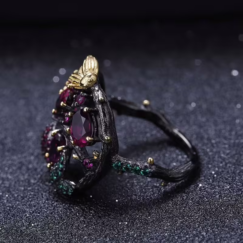 Ring Damen mit Granat Stein