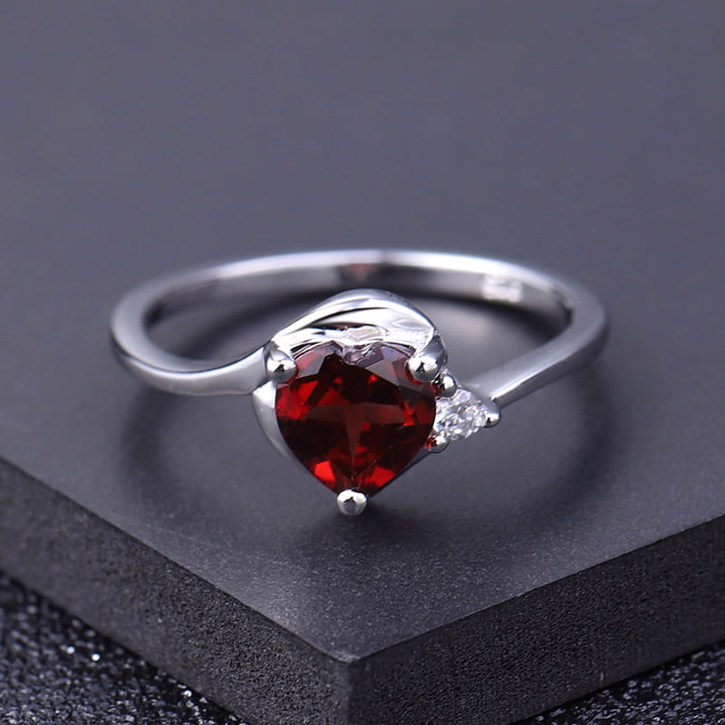 Herz Solitär Ring mit Granat