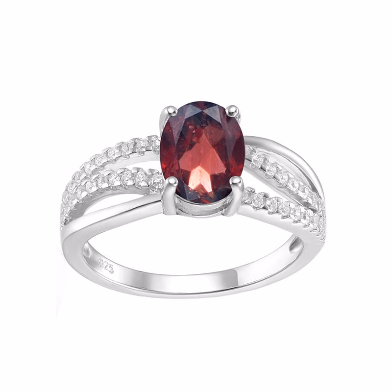 Oval Granat Ring mit Zirkonia