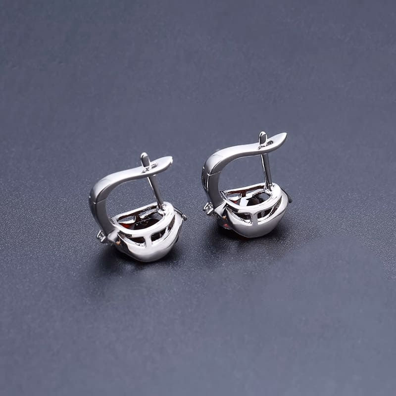 Ohrstecker mit Ovalem Edelstein