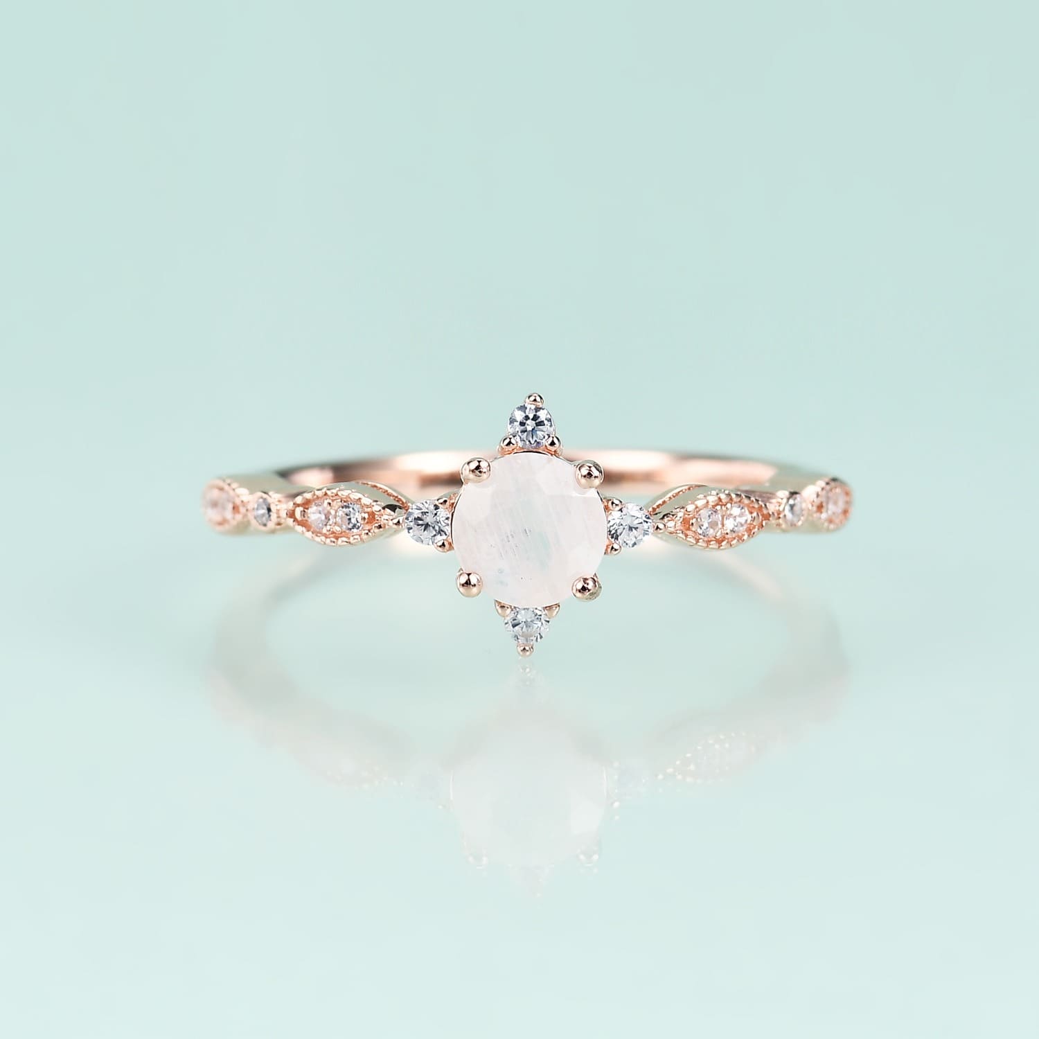 Damen Ring mit Runden Mondstein