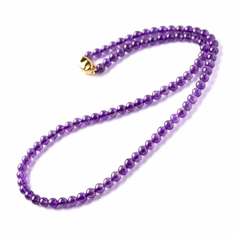 Unsere Kette aus natürlichem Amethyst ist ein zeitloses Schmuckstück. Erleben Sie die Schönheit und die positiven Energien dieses einzigartigen Edelsteins.