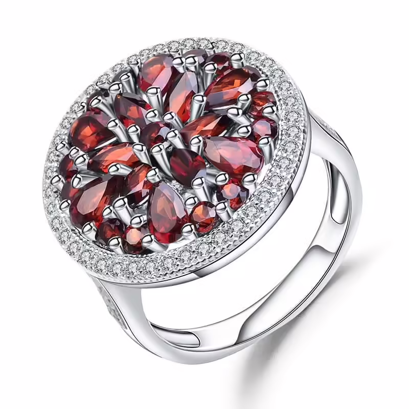 Extravagante Ring mit Granat