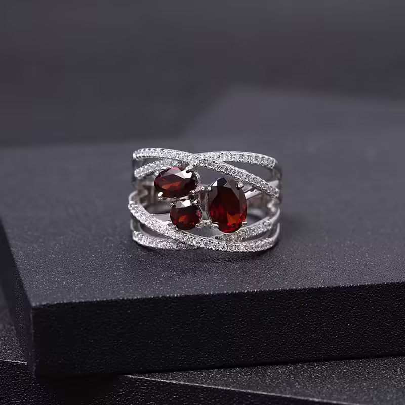 Ring Damen mit 3 Granat