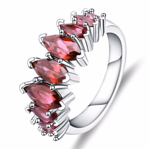 Extravagante Ring mit Rosengranat