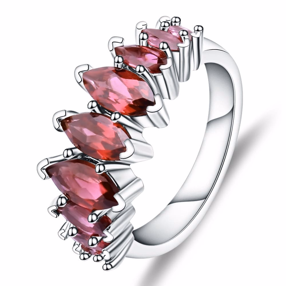 Extravagante Ring mit Rosengranat